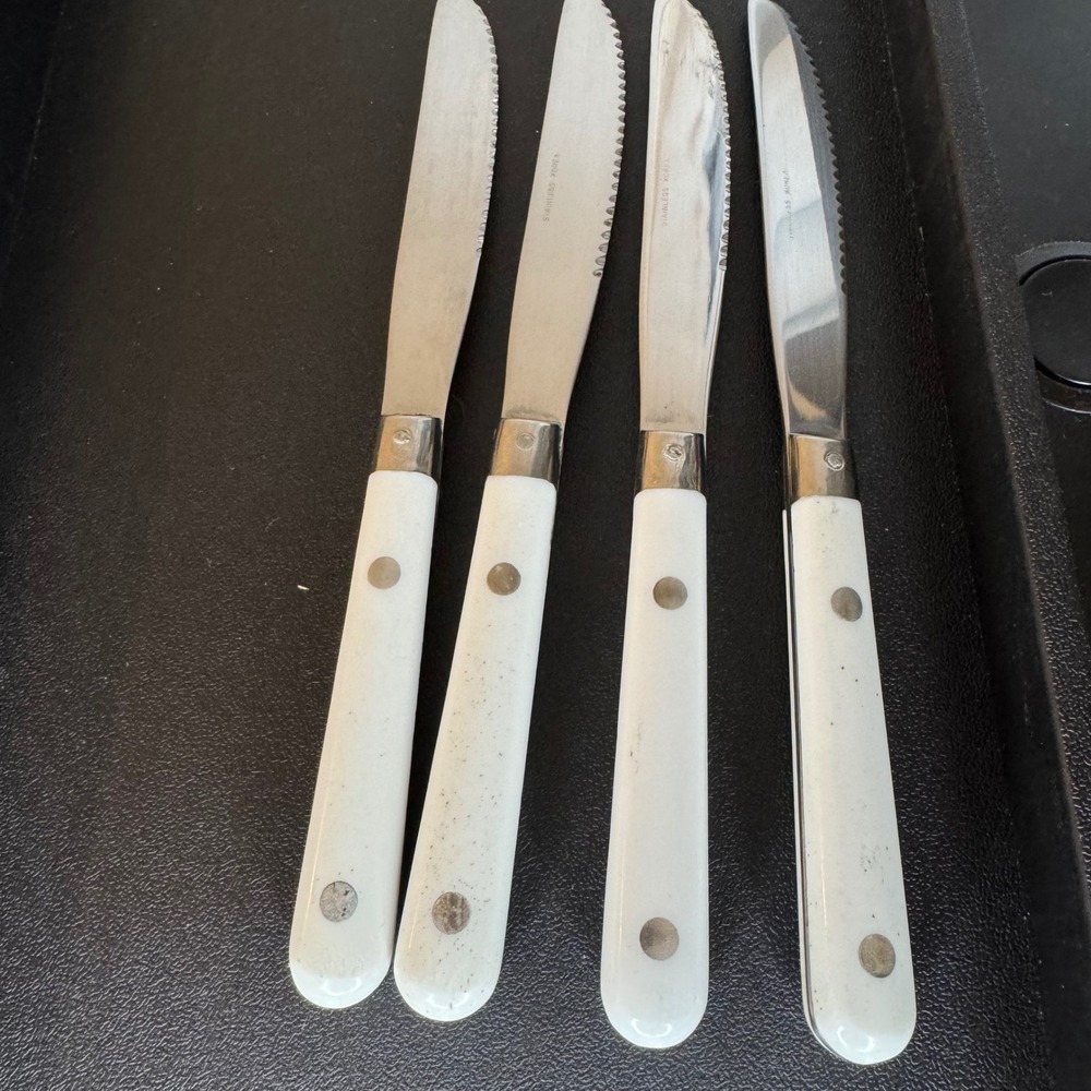 Mid-Century Korea Stainless Steel Knives Set of 4 Serrated Edge White Handle‎